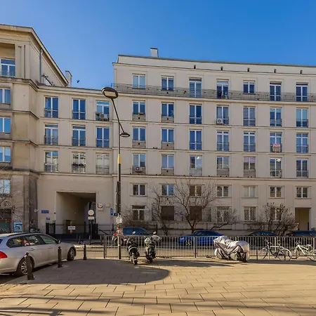 Beautiful Parking By Renters Prestige Varsovia